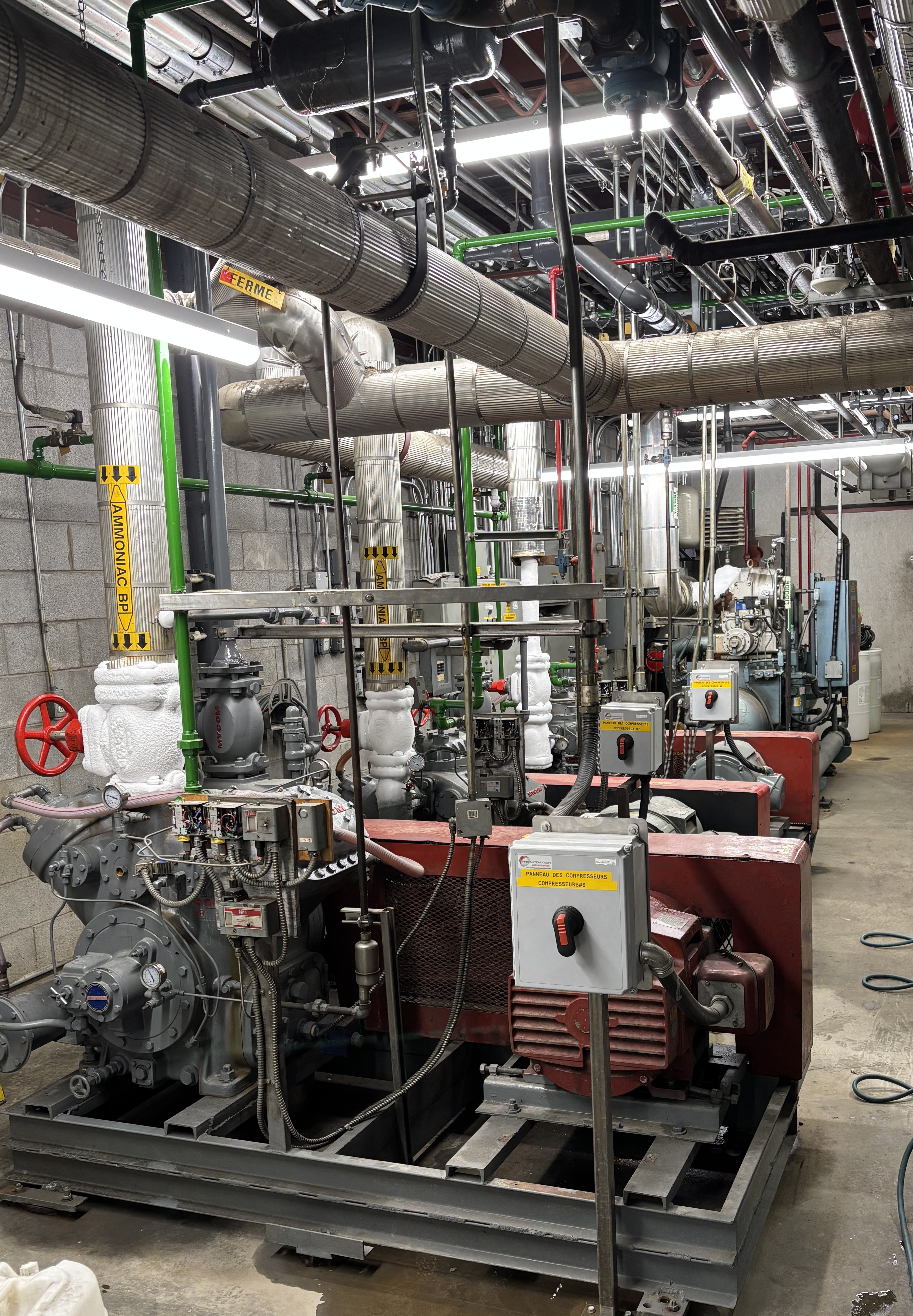 Salle des compresseurs dans une installation agroalimentaire